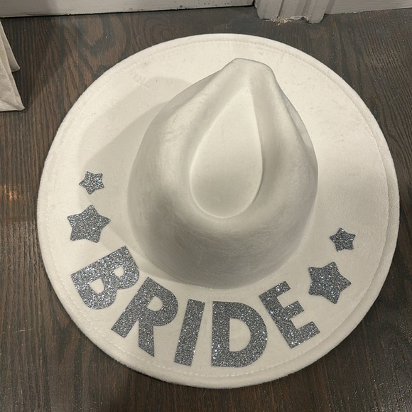 Bride Gift Set: Bag, Hat, Headband/Veil, Tumbler, & Sign - Picture 4 of 16